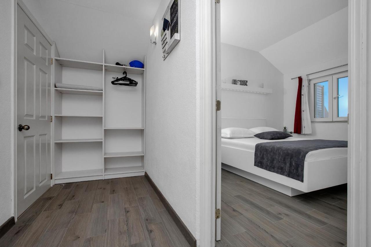 Apartments By The Sea Drasnice, Makarska - 2581 Exterior photo
